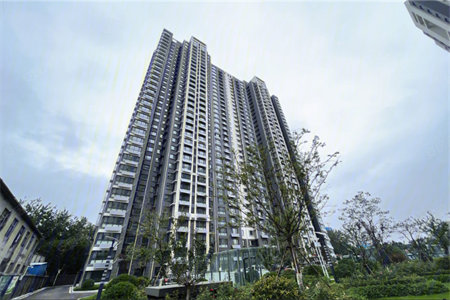 龙都香柏国际3室2厅2卫58万120m2出售